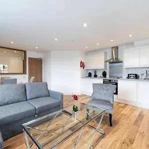 Gorgeous Modern Br2 Apartment Uxbridge